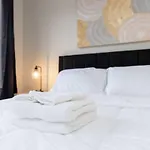 Your Cozy One Bedroom Midtown